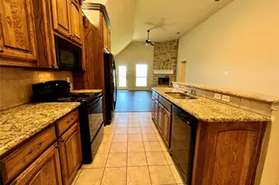 921 Raleigh Path Rd, Denton, TX 76208 - Photo 4