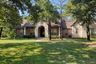 735 Sleepy Hollow Ln, Valley View, TX 76272 - Photo 2