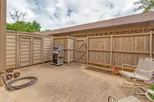 9910 Royal Ln, Dallas, TX 75231 - Photo 22