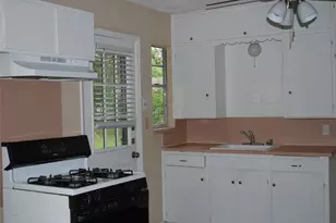 1609 Wayne St, Denton, TX 76209 - Photo 2