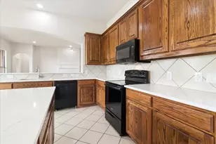 11000 Owl Creek Dr, Fort Worth, TX 76179 - Photo 8