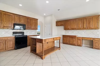 11000 Owl Creek Drive, Fort Worth, TX 76179 - Photo 6