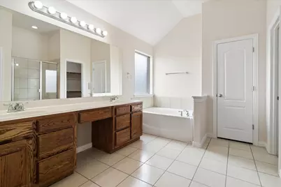 11000 Owl Creek Drive, Fort Worth, TX 76179 - Photo 14