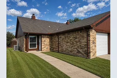 517 Signal Hill Court S #517, Fort Worth, TX 76112 - Photo 1