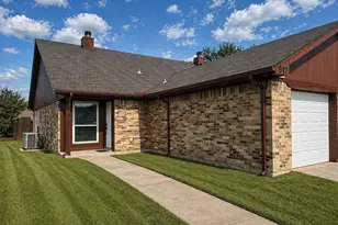 517 Signal Hill Ct S, Fort Worth, TX 76112 - Photo 1