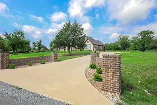 31 Golf Walk Cir, Denison, TX 75020 - Photo 2