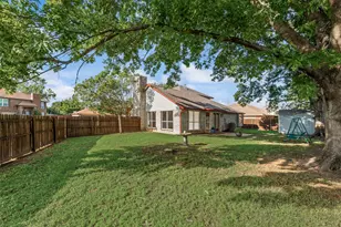 2871 Red Oak Dr, Grand Prairie, TX 75052 - Photo 16