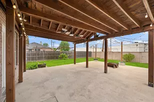 460 Cranbrook Ln, Grand Prairie, TX 75052 - Photo 32