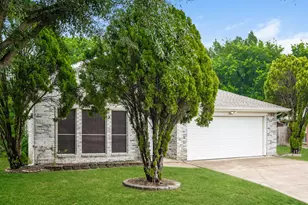 3206 Weirgate Ct, Grand Prairie, TX 75052 - Photo 2