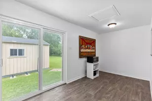 1109 N Jim Miller Rd, Dallas, TX 75217 - Photo 8