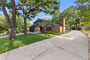 1425 Tiffany Forest Ln, Grapevine, TX 76051 - Photo 2