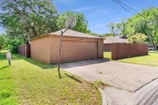 2949 Maydelle Ln, Farmers Branch, TX 75234 - Photo 16