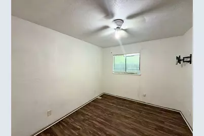 1233 Steinburg Lane, Fort Worth, TX 76134 - Photo 10