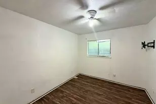 1233 Steinburg Ln, Fort Worth, TX 76134 - Photo 10