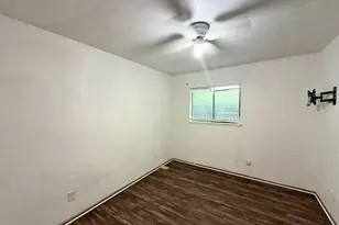 1233 Steinburg Ln, Fort Worth, TX 76134 - Photo 10