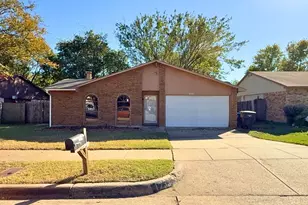 1233 Steinburg Ln, Fort Worth, TX 76134 - Photo 1