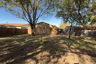 1233 Steinburg Ln, Fort Worth, TX 76134 - Photo 4
