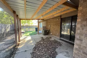 1233 Steinburg Ln, Fort Worth, TX 76134 - Photo 2