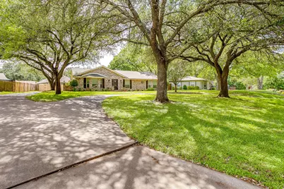 802 Shady Creek Drive, Cleburne, TX 76033 - Photo 2