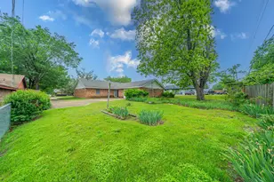 806 E Coral Way, Grand Prairie, TX 75051 - Photo 22