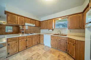 806 E Coral Way, Grand Prairie, TX 75051 - Photo 8