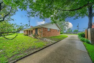 806 E Coral Way, Grand Prairie, TX 75051 - Photo 20