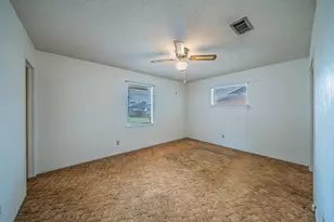 806 E Coral Way, Grand Prairie, TX 75051 - Photo 12
