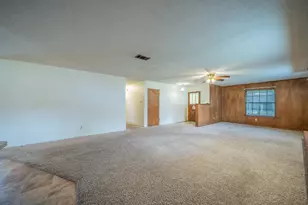 806 E Coral Way, Grand Prairie, TX 75051 - Photo 6