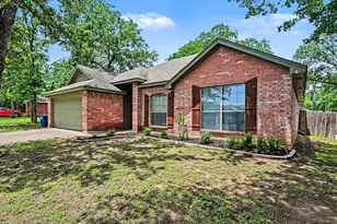 717 Oak Park Dr, Azle, TX 76020 - Photo 2