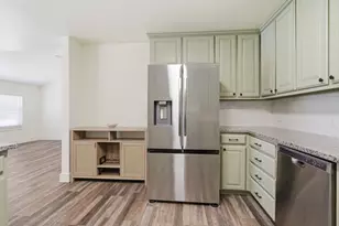105 Anderson St, Burleson, TX 76028 - Photo 16