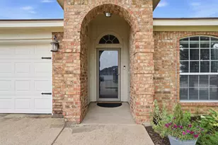 924 Crowder Dr, Crowley, TX 76036 - Photo 4