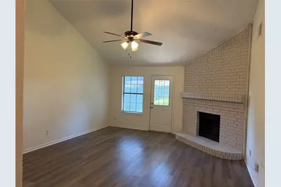 112 Cinnamon Lane, Euless, TX 76039 - Photo 2