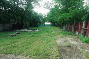 10923 Limestone Dr, Balch Springs, TX 75180 - Photo 2