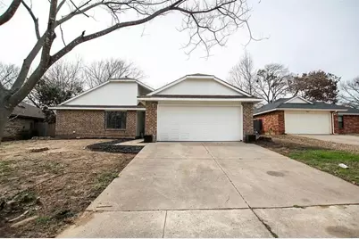 4002 Blueridge Court, Arlington, TX 76016 - Photo 2