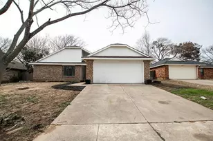 4002 Blueridge Ct, Arlington, TX 76016 - Photo 2