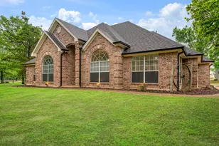 2735 Meadow Ln, Reno, TX 75462 - Photo 8