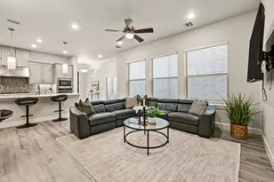 612 Courtyard Ln, Irving, TX 75039 - Photo 12
