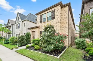 612 Courtyard Ln, Irving, TX 75039 - Photo 4