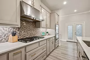 612 Courtyard Ln, Irving, TX 75039 - Photo 18