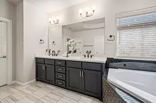 612 Courtyard Ln, Irving, TX 75039 - Photo 32