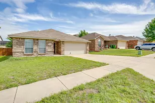9316 Marilyn Ct, White Settlement, TX 76108 - Photo 2