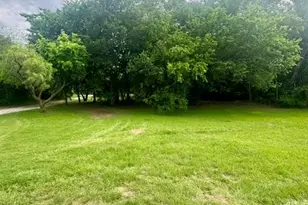 723 Highland Cir, Springtown, TX 76082 - Photo 2