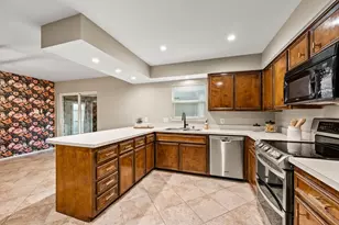 901 Shady Creek Ln, Bedford, TX 76021 - Photo 10