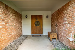 2909 Hillcrest Dr, Irving, TX 75062 - Photo 4