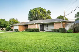 2909 Hillcrest Dr, Irving, TX 75062 - Photo 2