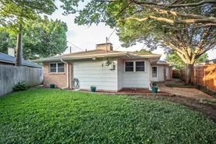 2909 Hillcrest Dr, Irving, TX 75062 - Photo 32