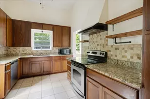 310 E 3rd St, Mt Pleasant, TX 75455 - Photo 10