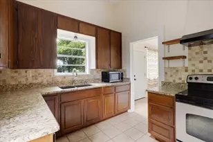 310 E 3rd St, Mt Pleasant, TX 75455 - Photo 12