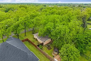 819 Del Mar Ln, Arlington, TX 76012 - Photo 2