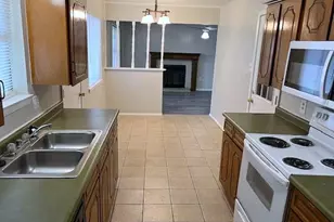 806 Phillips Dr, Ennis, TX 75119 - Photo 10